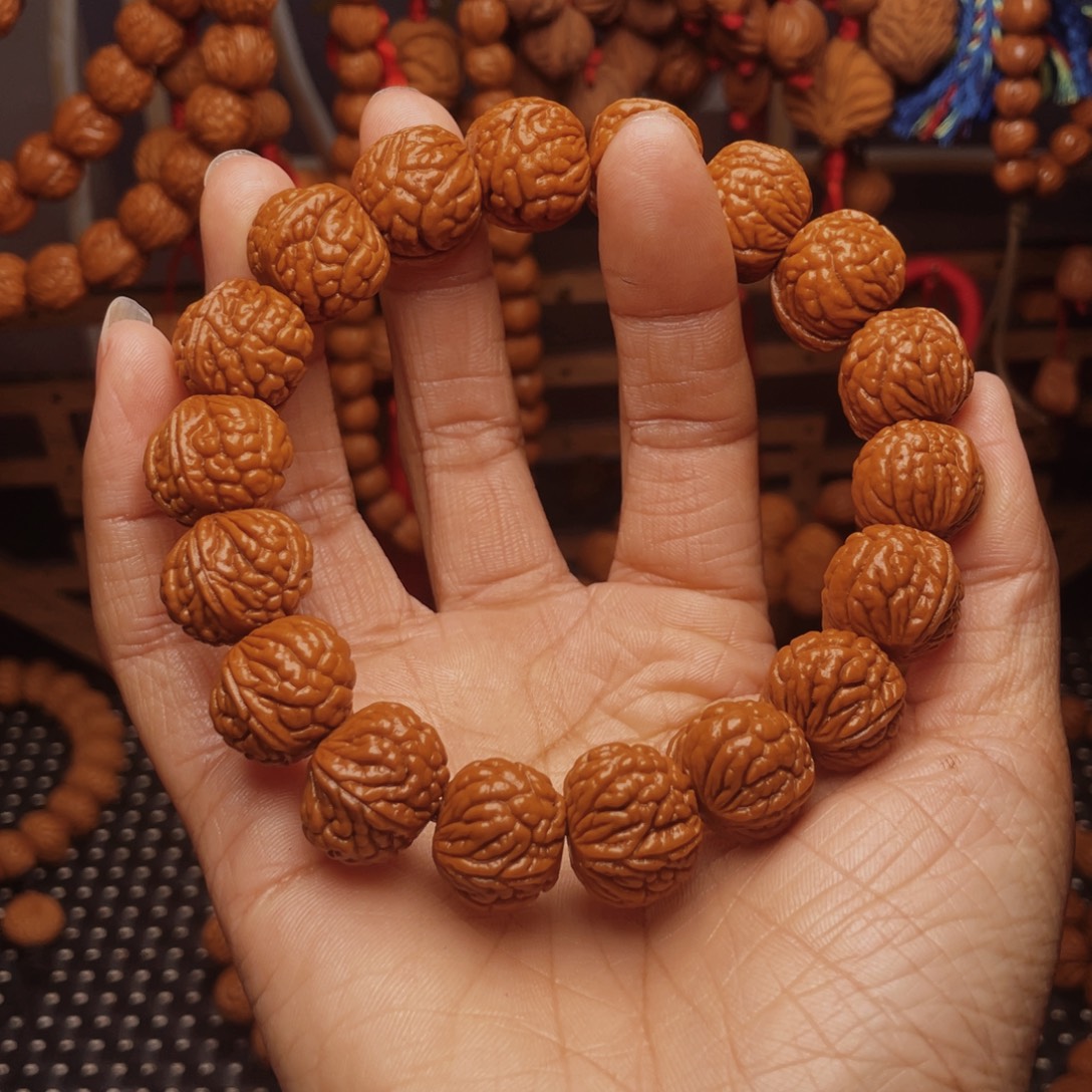 木质类龙纹桃枭挂件