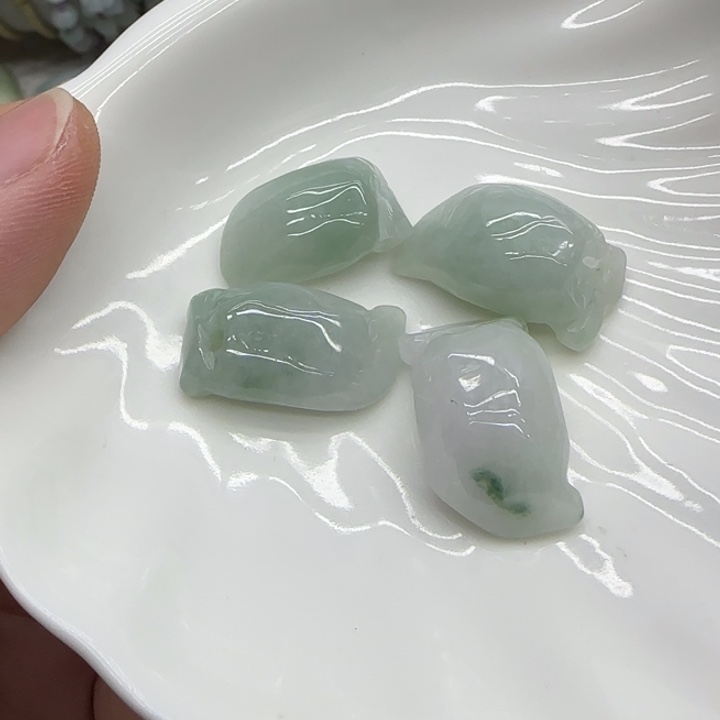 翡翠未镶嵌手链桃子