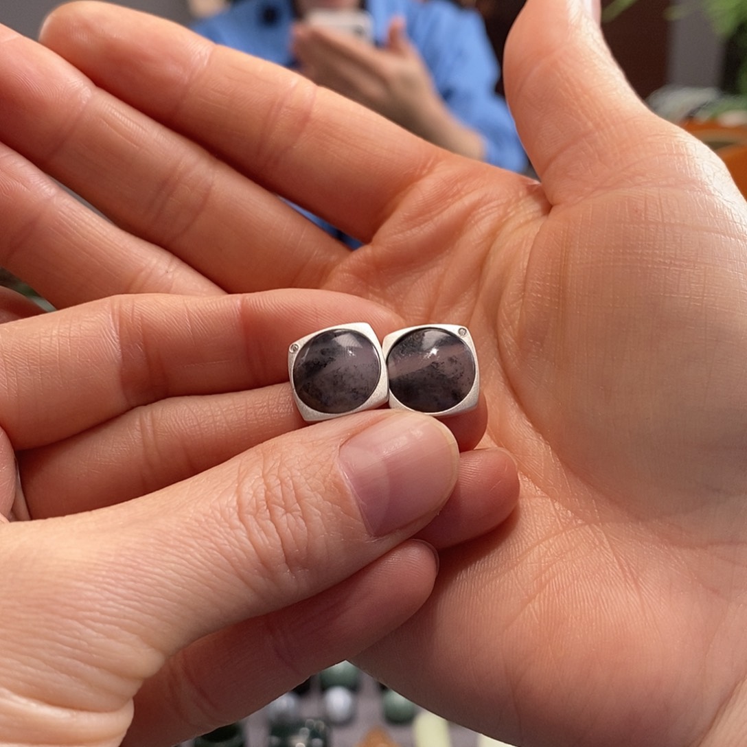 颈饰未镶嵌和田玉有****?