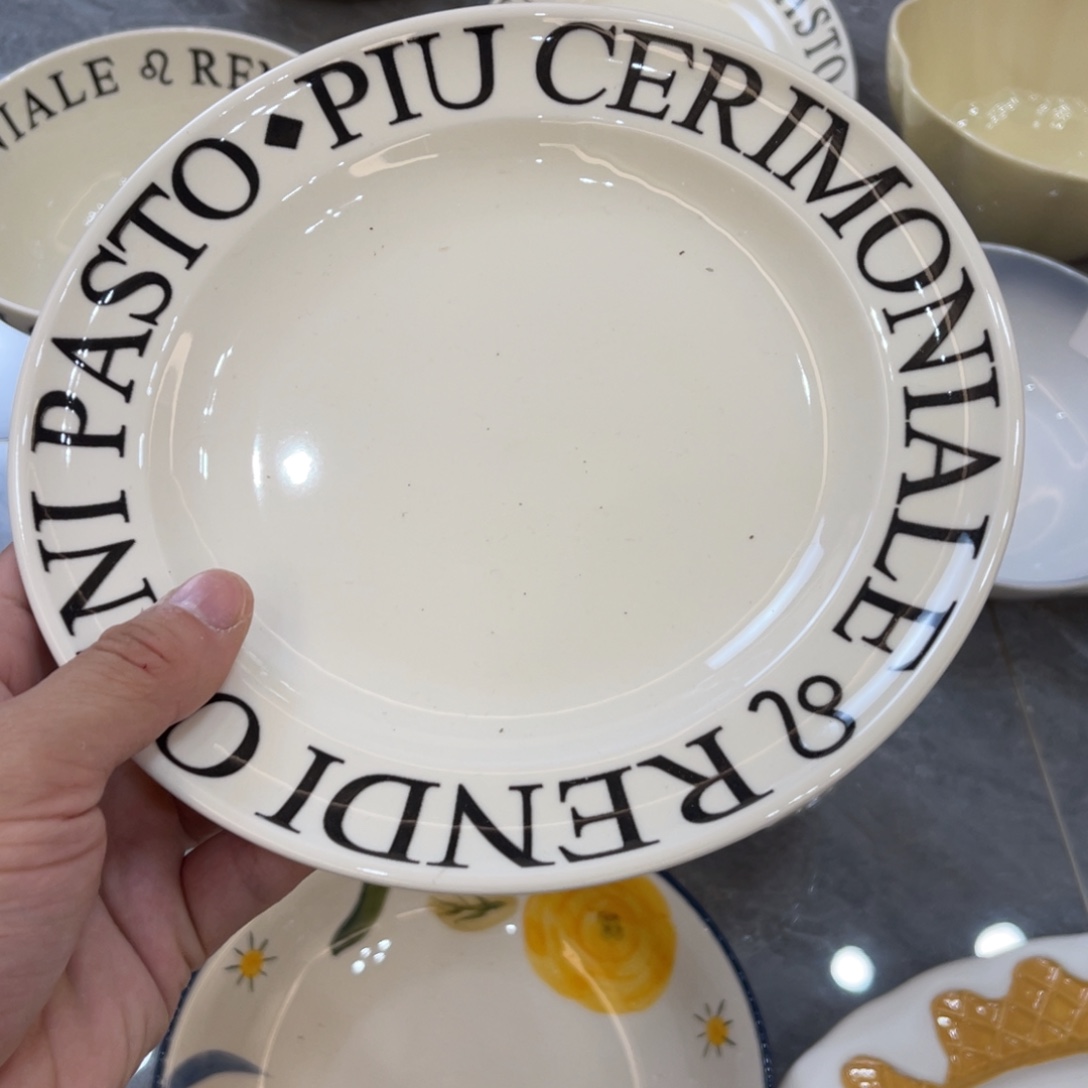 陶瓷微瑕餐具介意勿拍，满18飞！