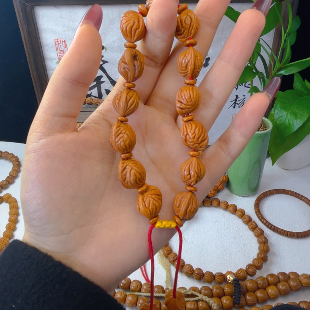 三***雨秦岭龙纹桃核手串