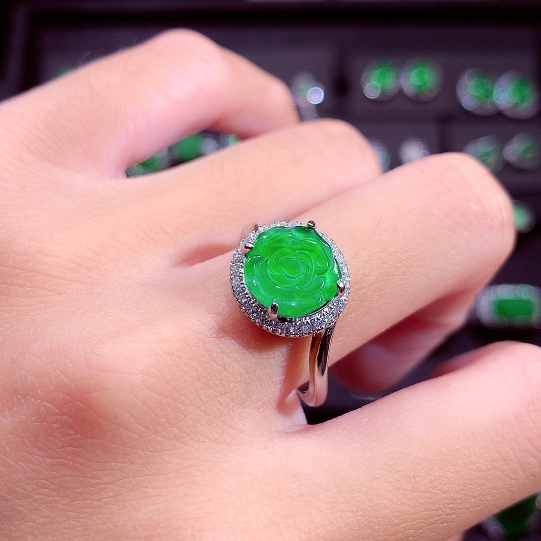 颈饰未镶嵌翡翠天然