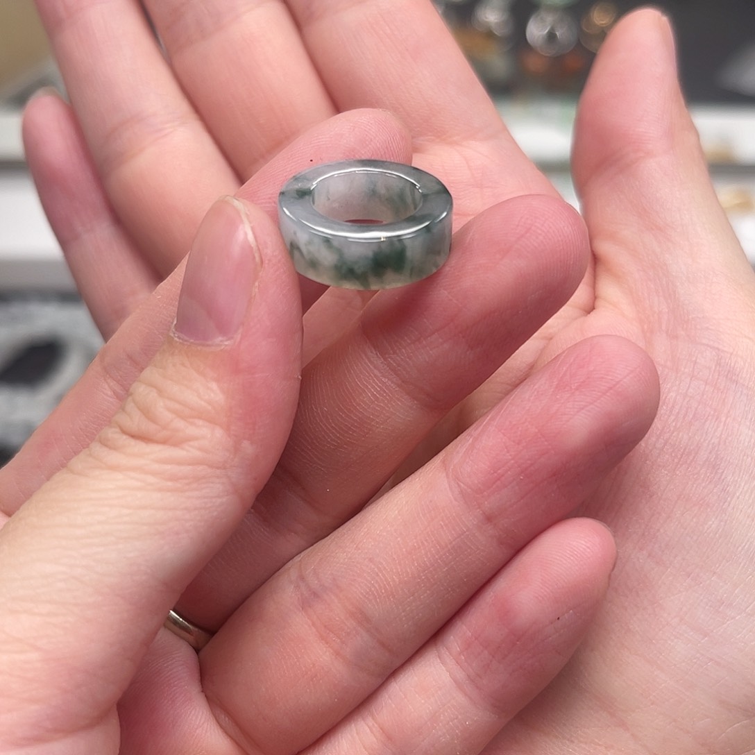 翡翠未镶嵌颈饰飘花跑环