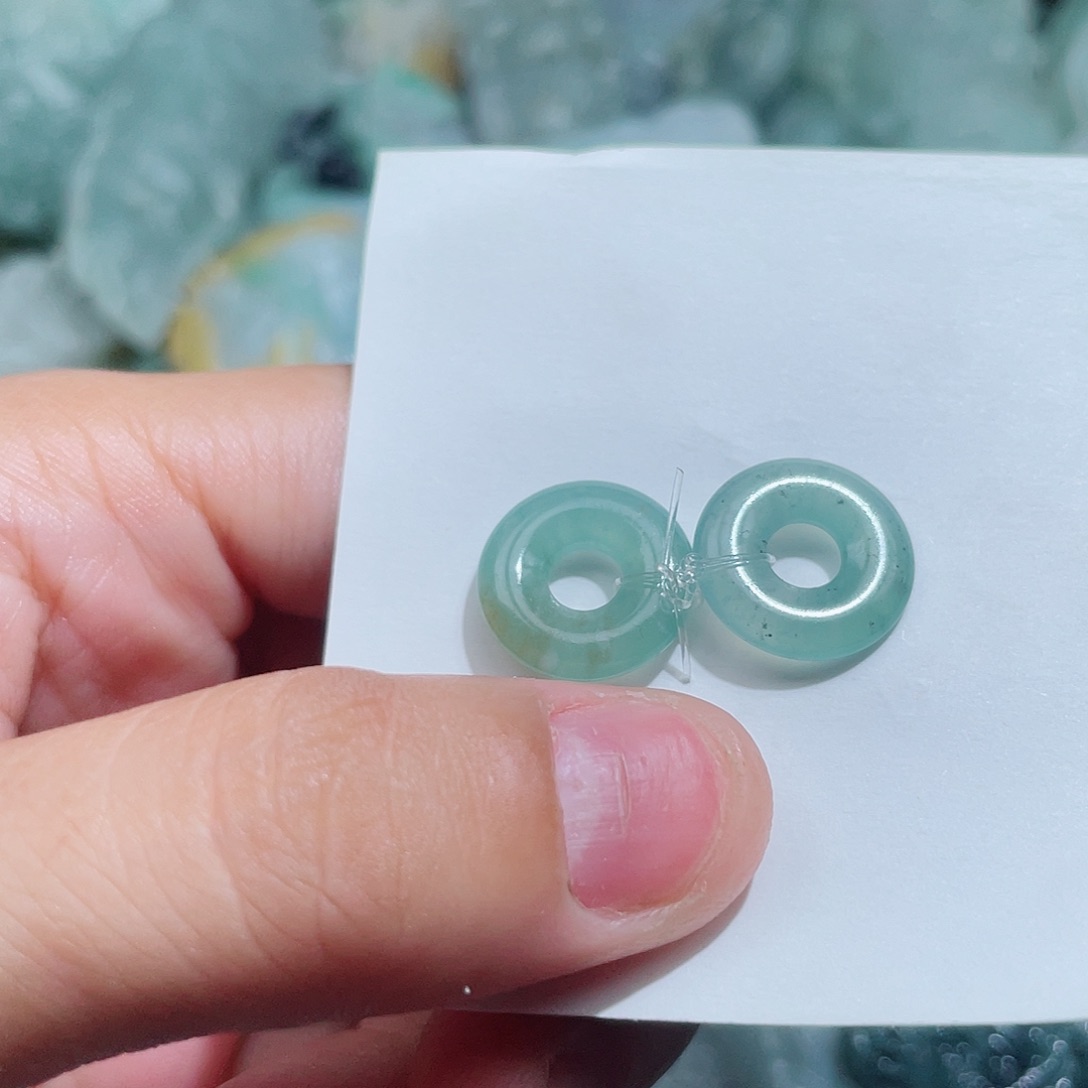 翡翠未镶嵌颈饰不