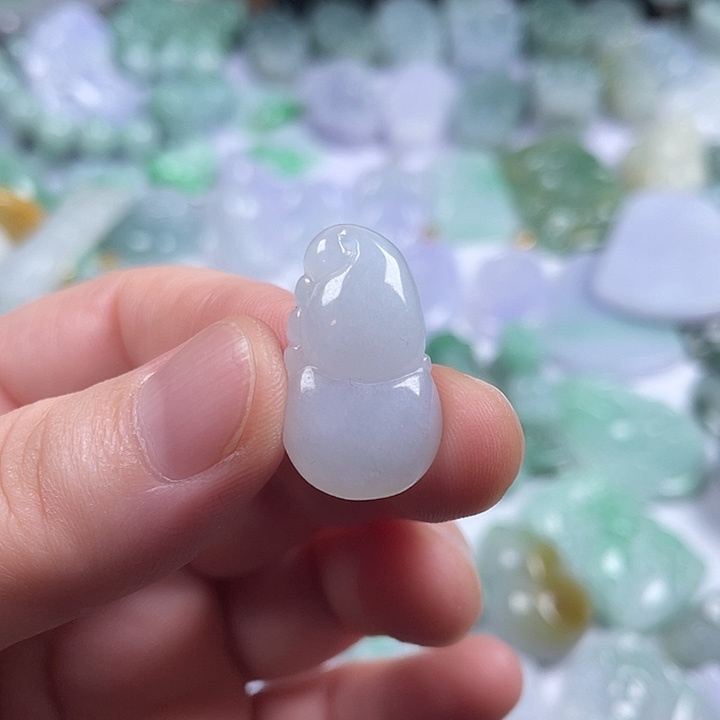 翡翠未镶嵌颈饰葫芦