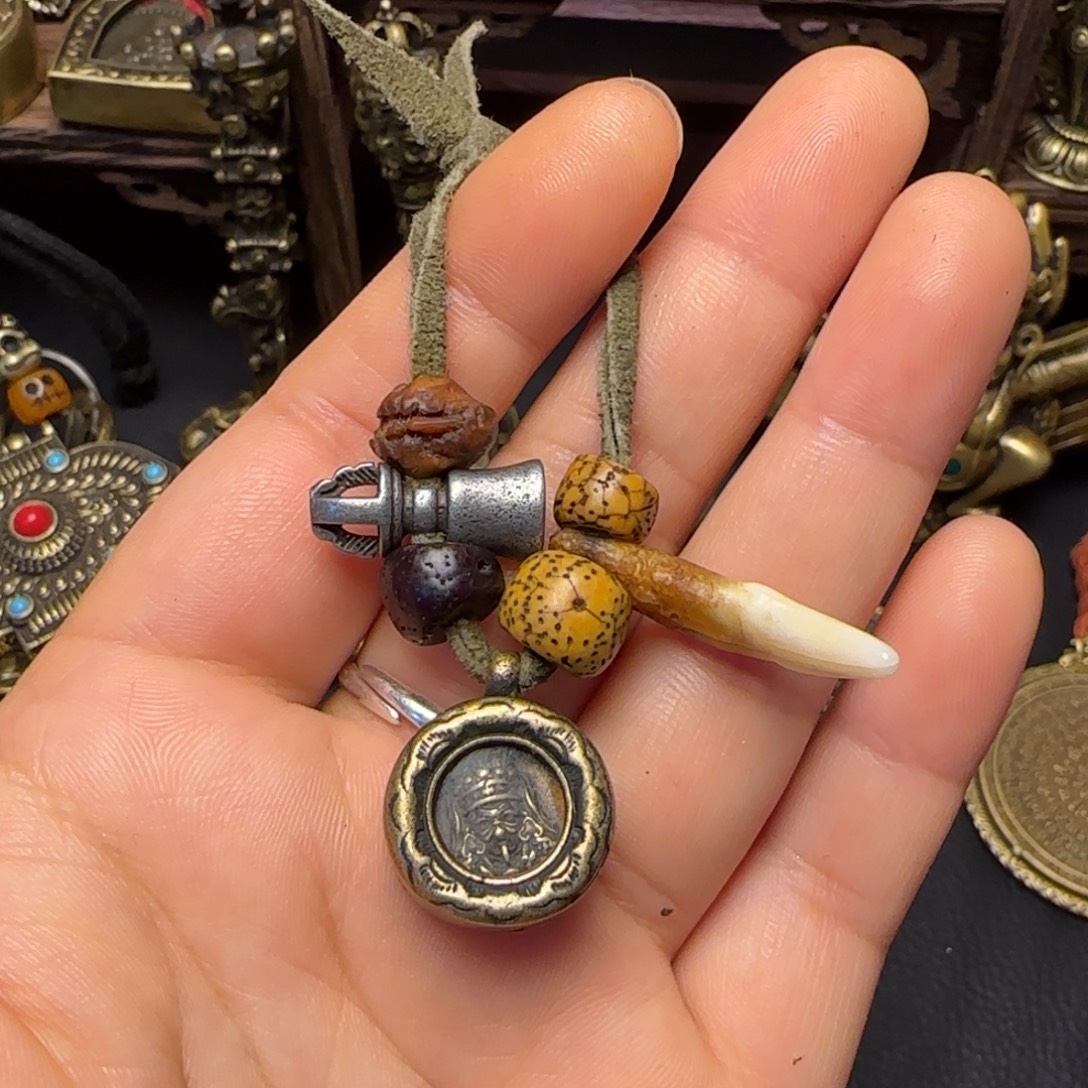 回***。泥塑藏传牌子……藏传牌子