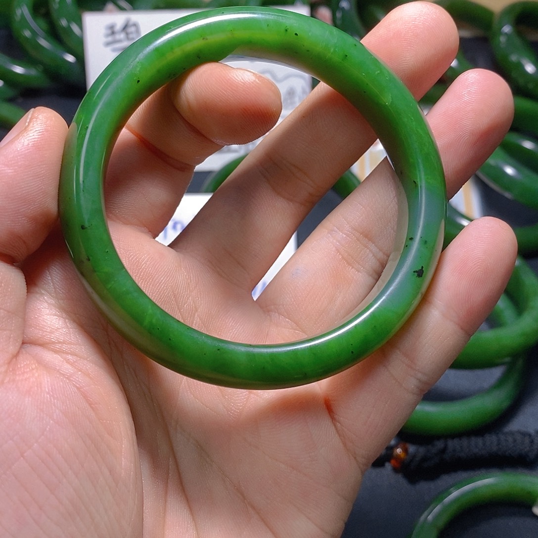 爱***8和田玉（碧玉）未镶嵌手链