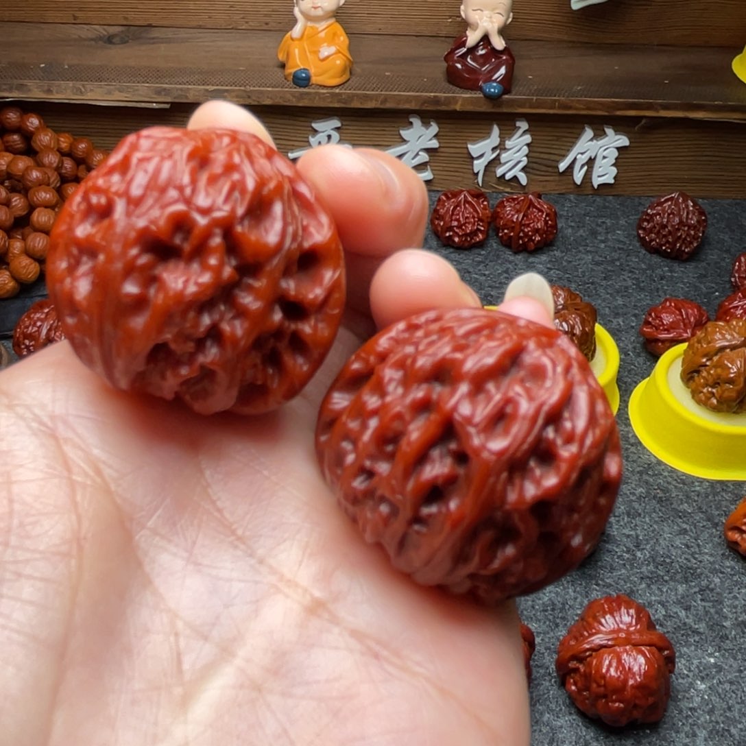 文玩核桃吊坠文玩核桃 手把件 白狮子 37