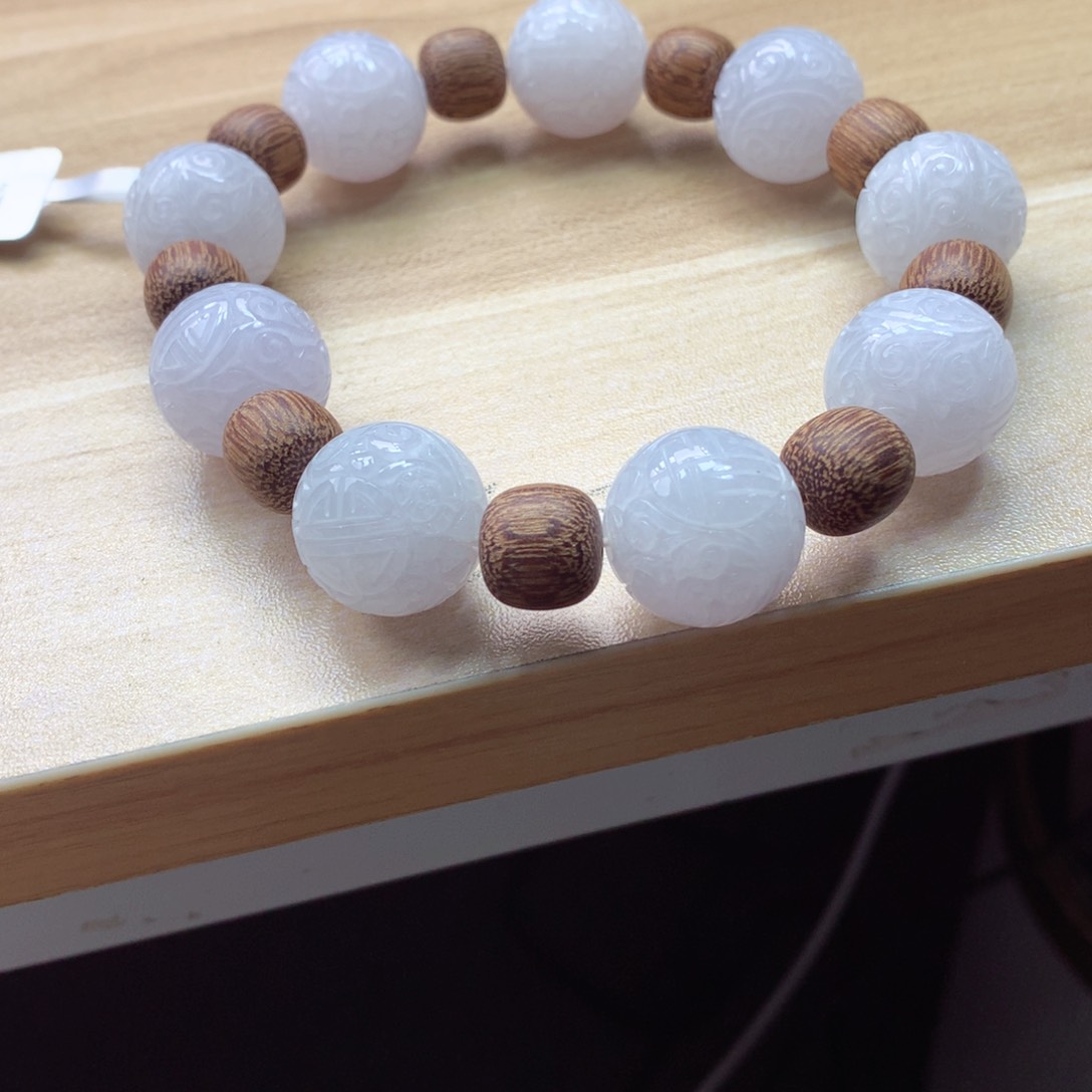 翡翠颈饰未镶嵌吊坠