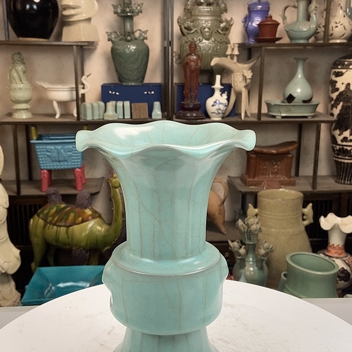 官瓷天蓝釉一件漏了