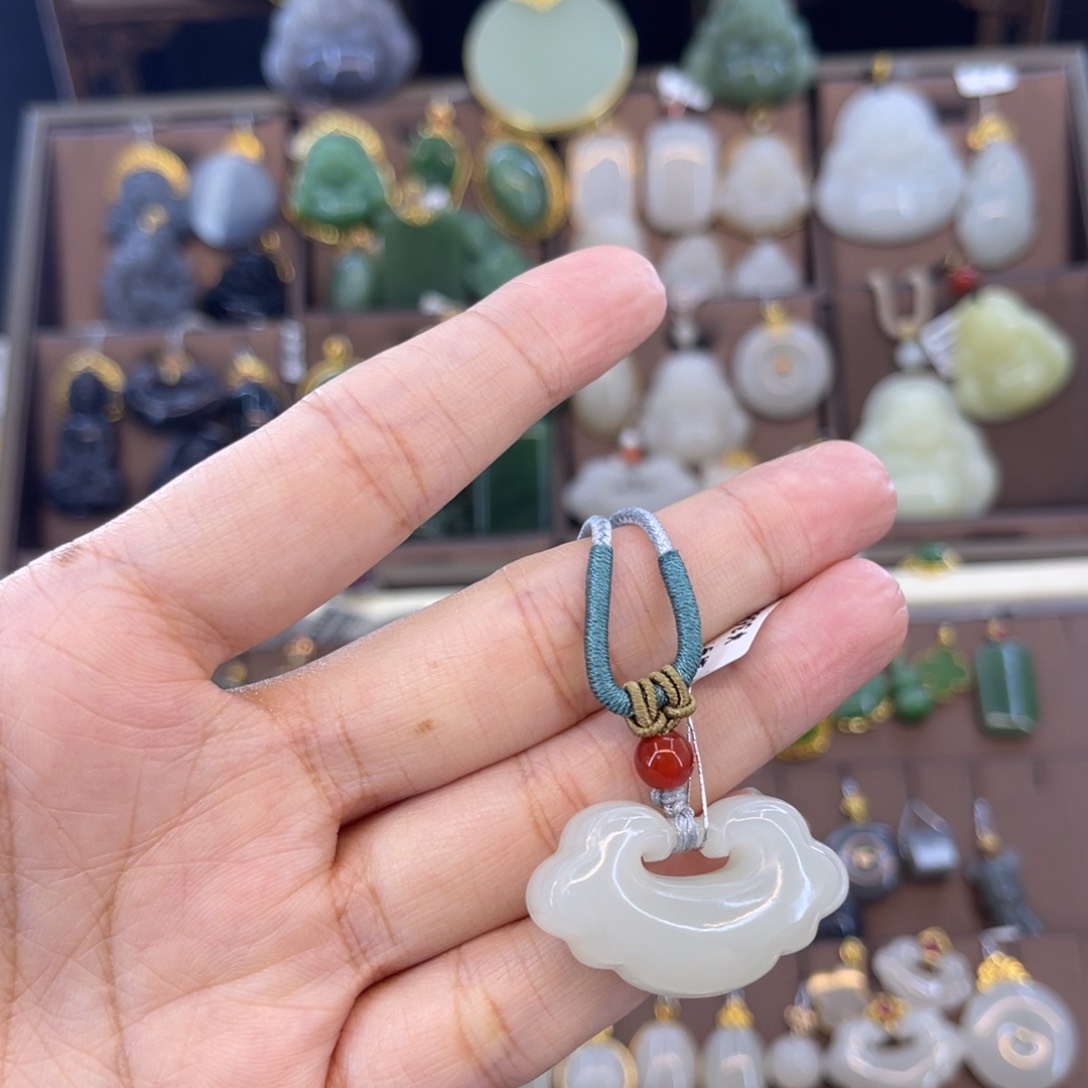 和田玉吊坠未镶嵌