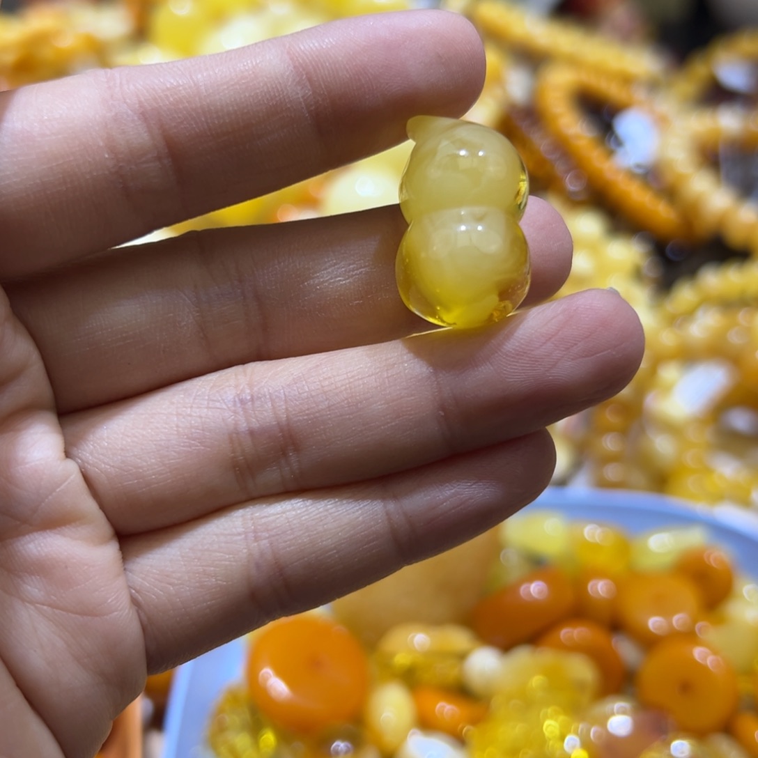 琥珀珠宝奇石未镶嵌