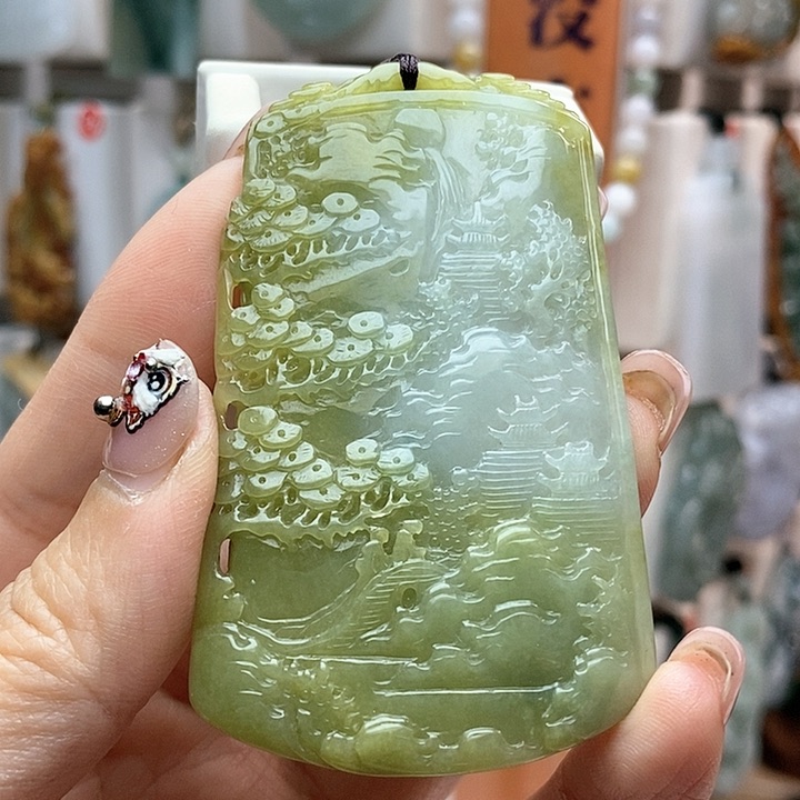 翡翠颈饰未镶嵌山水