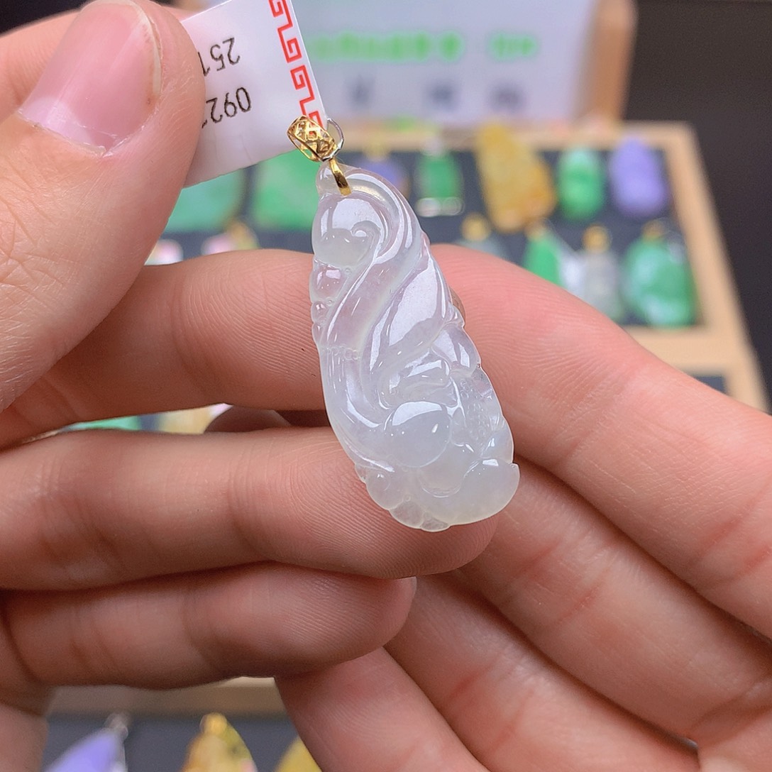 翡翠颈饰18K金镶嵌翡翠