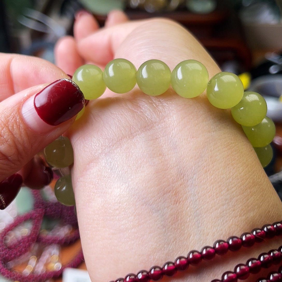 蛇纹石玉未镶嵌颈饰