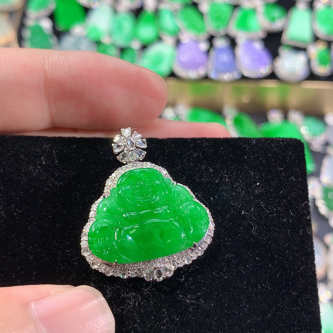 翡翠18K金镶嵌颈饰