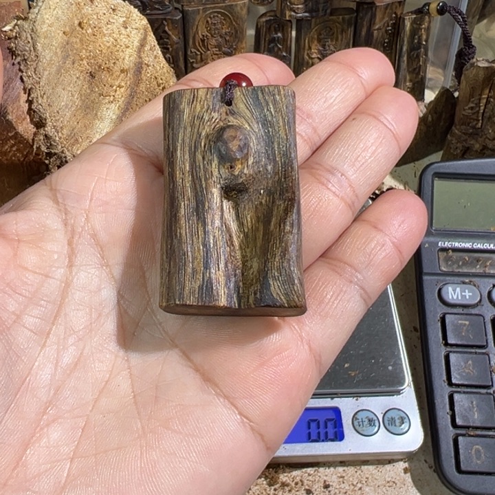 沉香吊坠红棋楠沉香吊坠9.7克