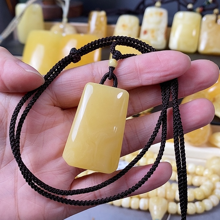 琥珀未镶嵌裸石无事牌