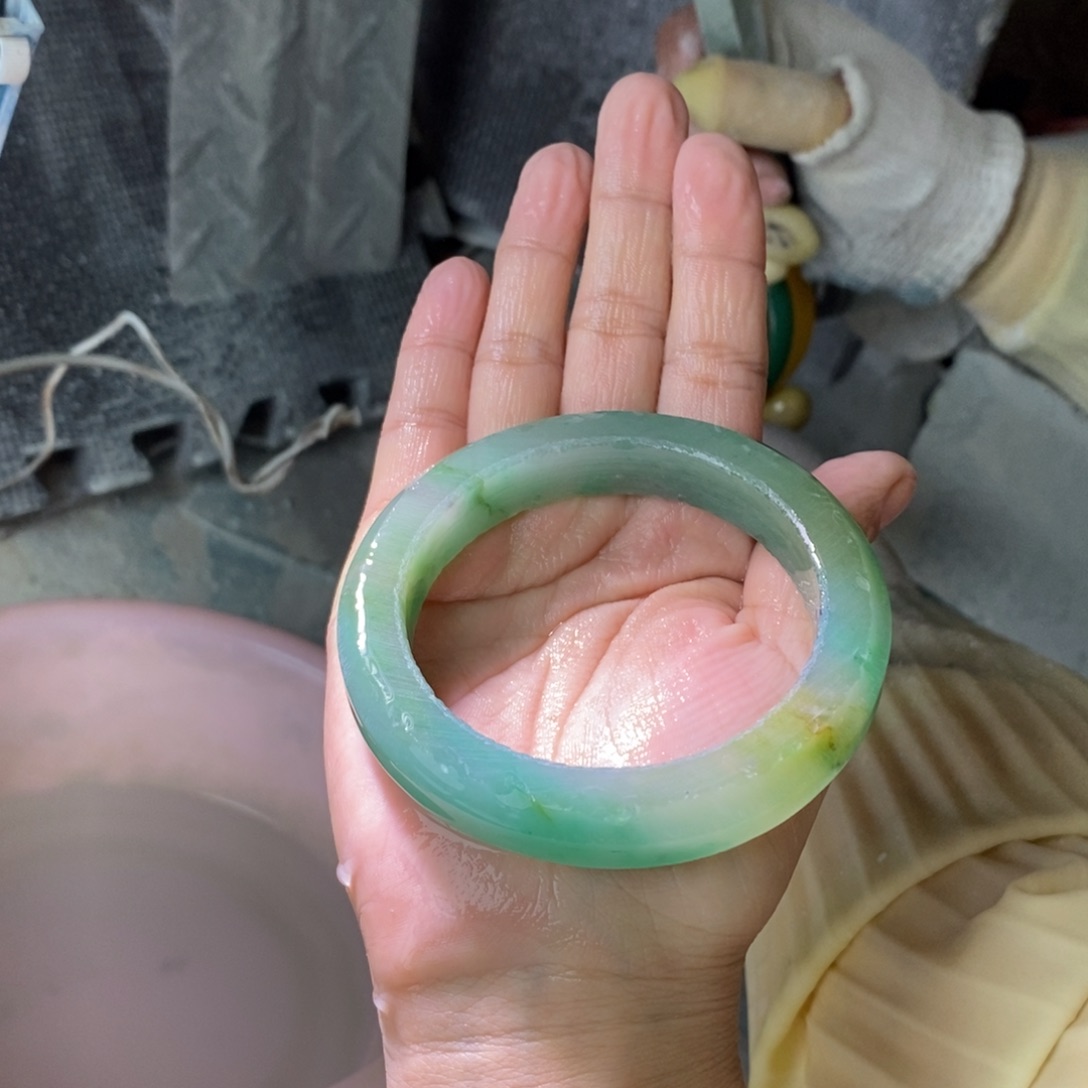 三***火石英质玉（非洲翠）未镶嵌手镯定制