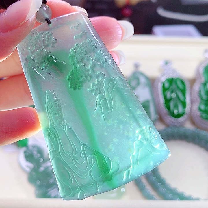 翡翠颈饰未镶嵌天然