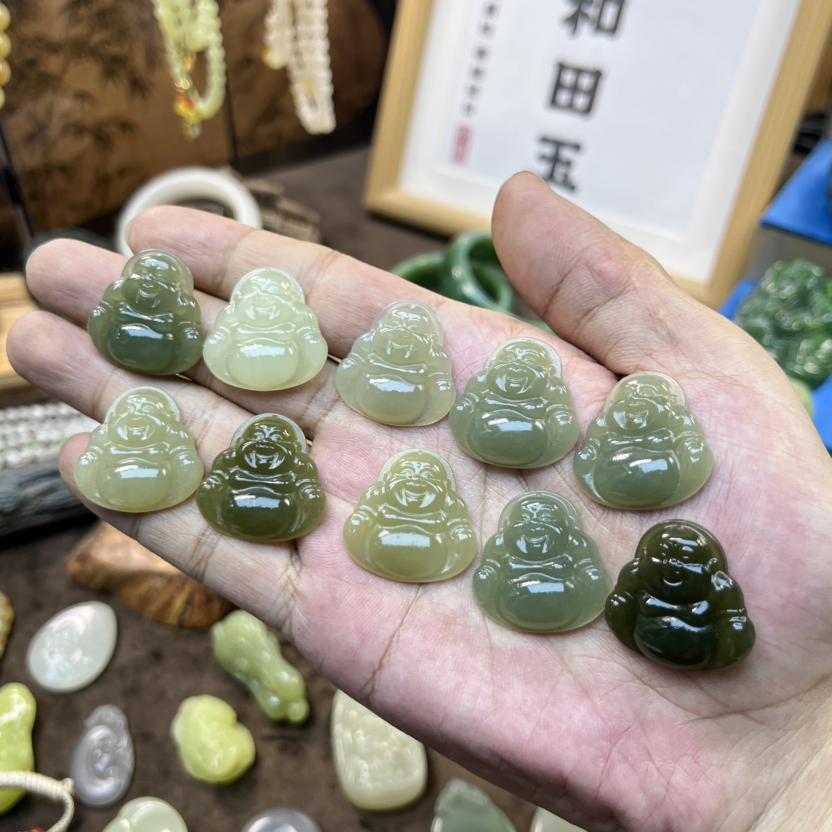 【福利款】和田玉青海料佛公送配绳礼盒尺寸25mm多样性发货颜色随机