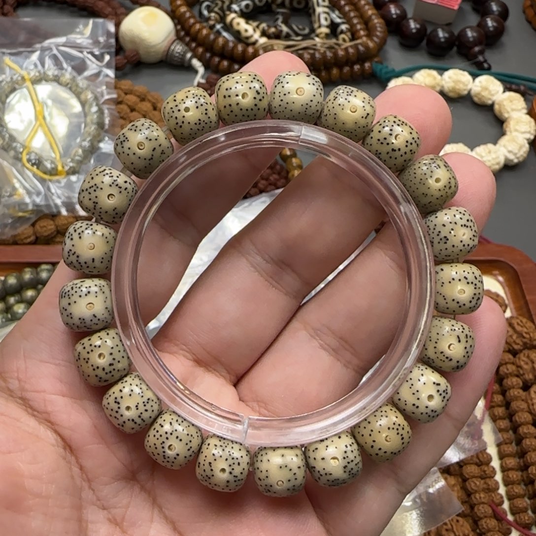 星月菩提手串【同枝石玉料】11×10mm