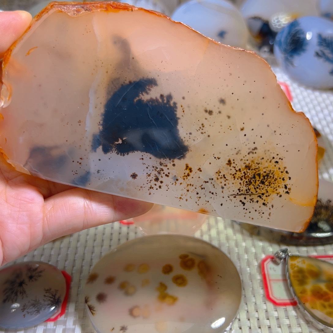 玛瑙/玉髓颈饰未镶嵌