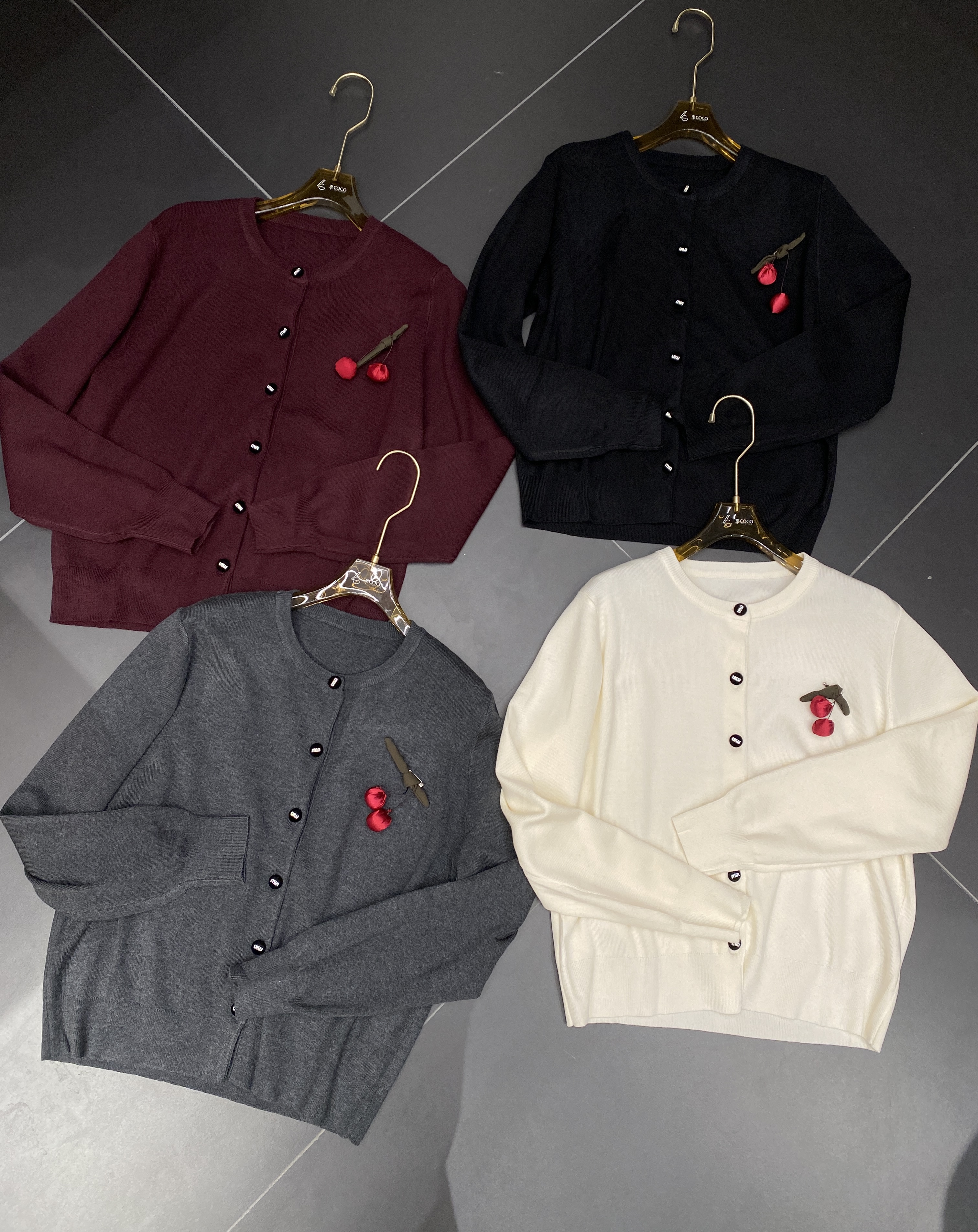 李coco甄选樱桃配饰针织开衫2558