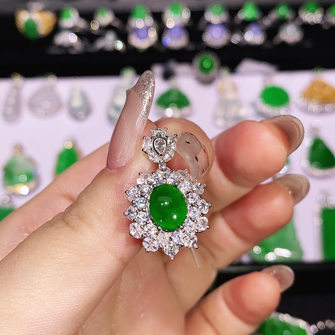 翡翠未镶嵌颈饰吊坠