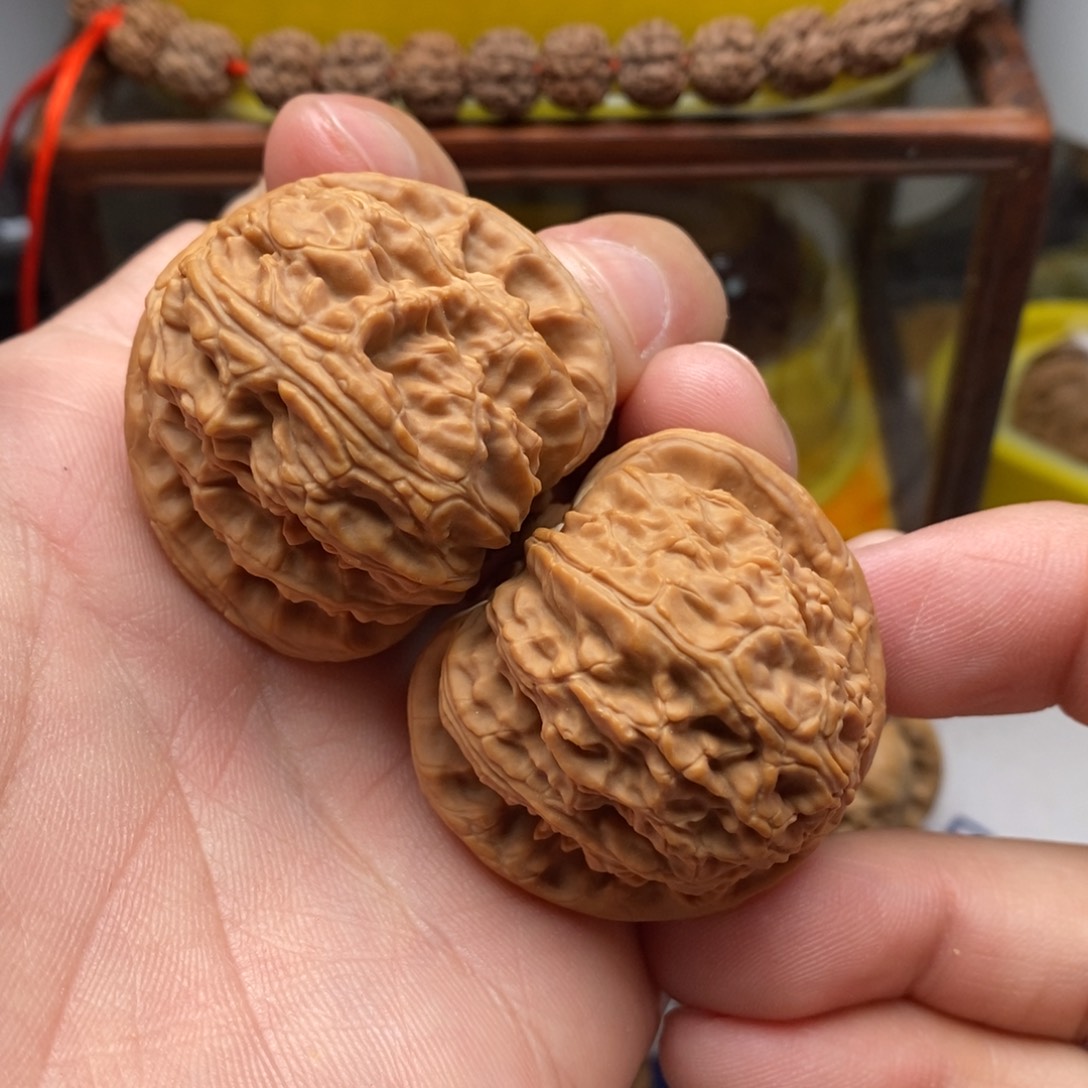 核桃把件四零白狮子
