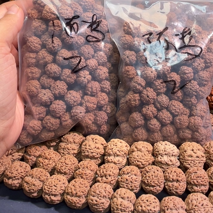 随***.金刚菩提吊坠梅花