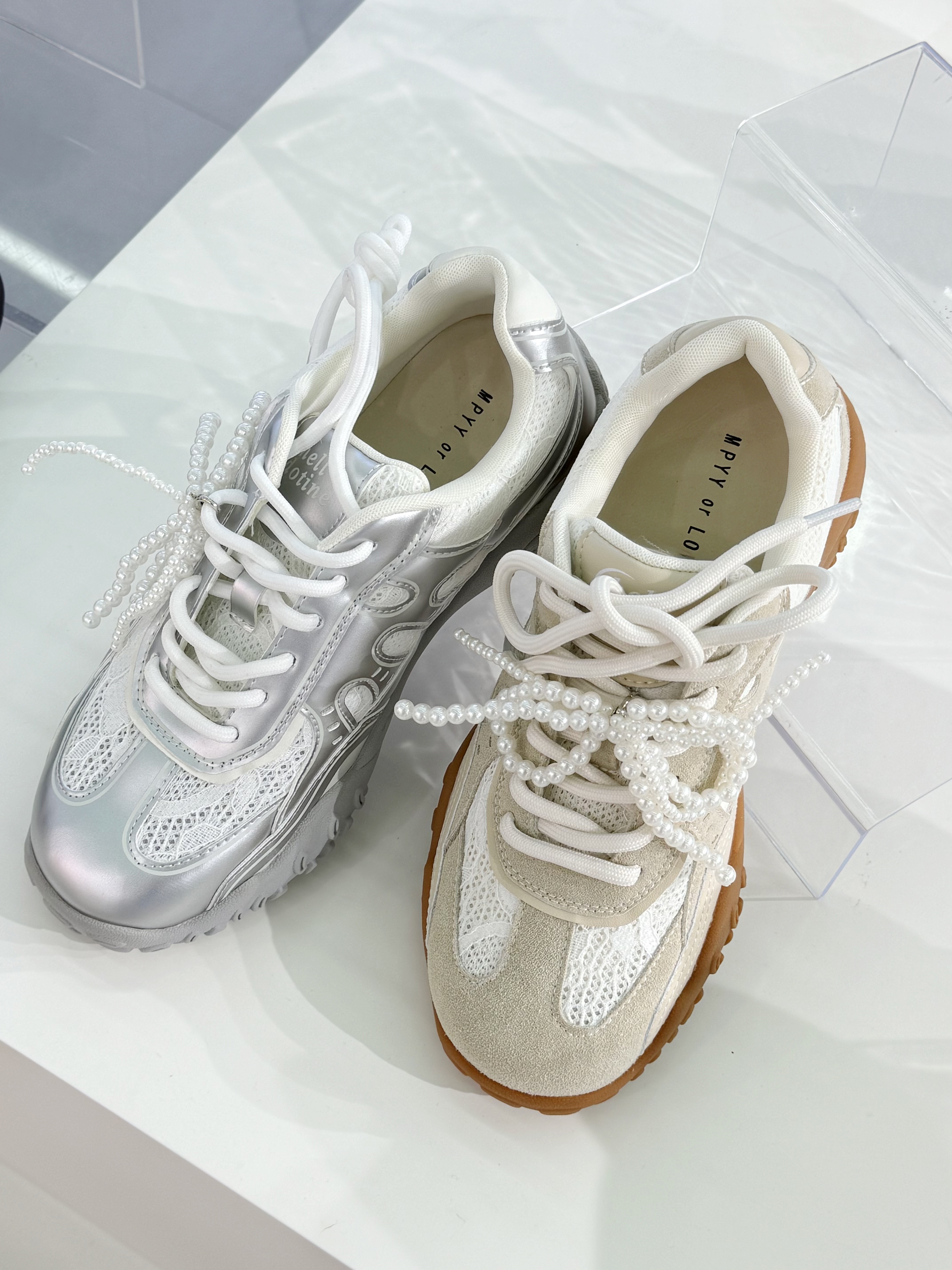 仓美美女装-厚底休闲德训鞋蕾丝拼接珍珠带