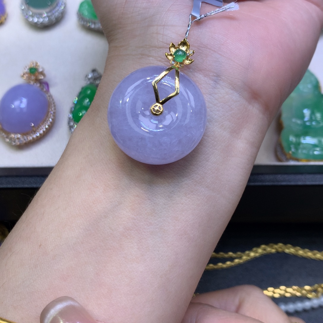 翡翠18K金镶嵌颈饰