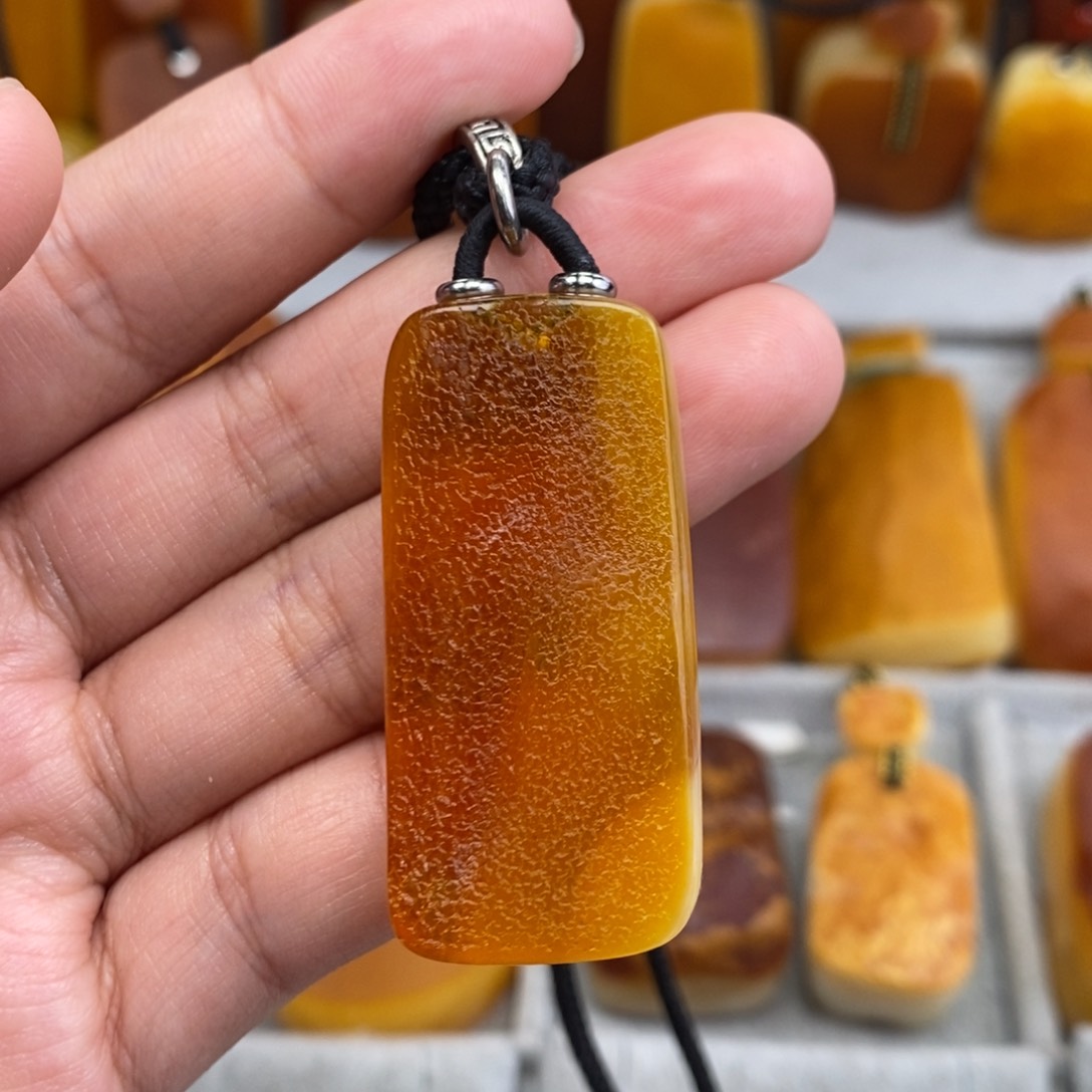 琥珀吊坠(赠链)未镶嵌