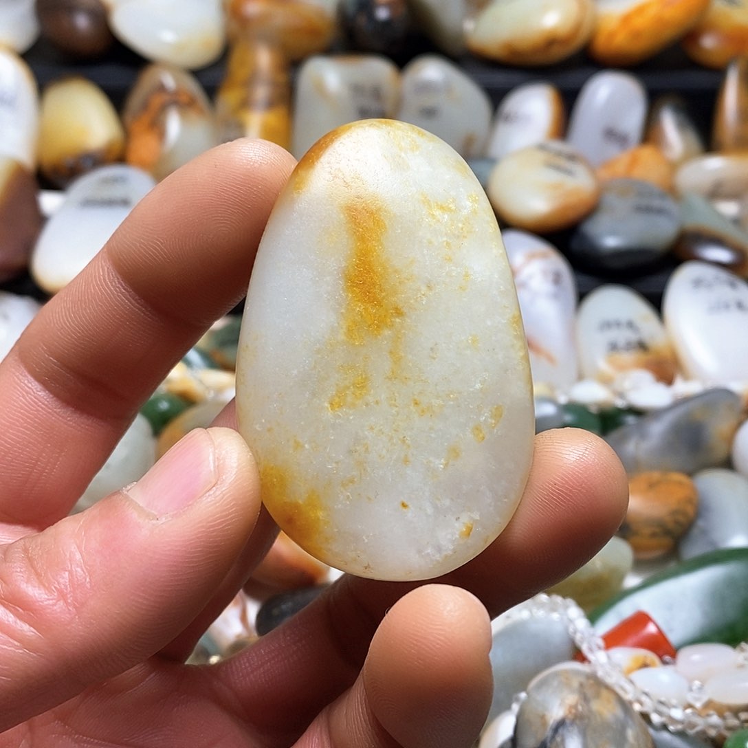 和田玉颈饰未镶嵌吊坠