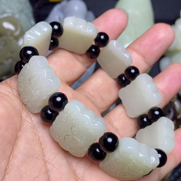 和田玉颈饰未镶嵌