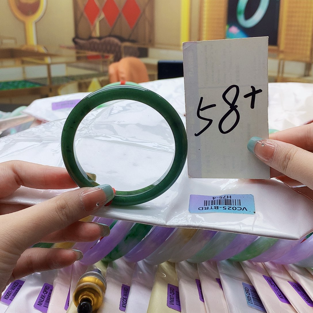 翡翠未镶嵌手镯ii