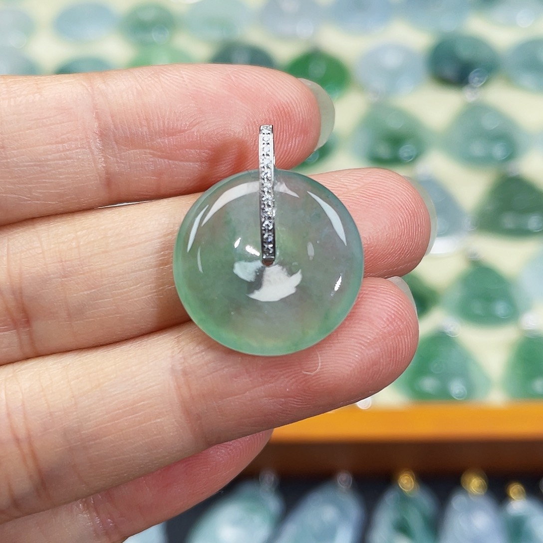 翡翠颈饰18K金镶嵌吊坠