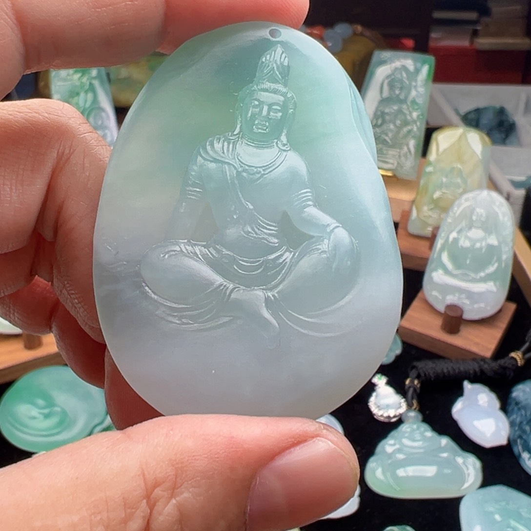 翡翠颈饰未镶嵌云****里天然缅甸翡翠吊坠