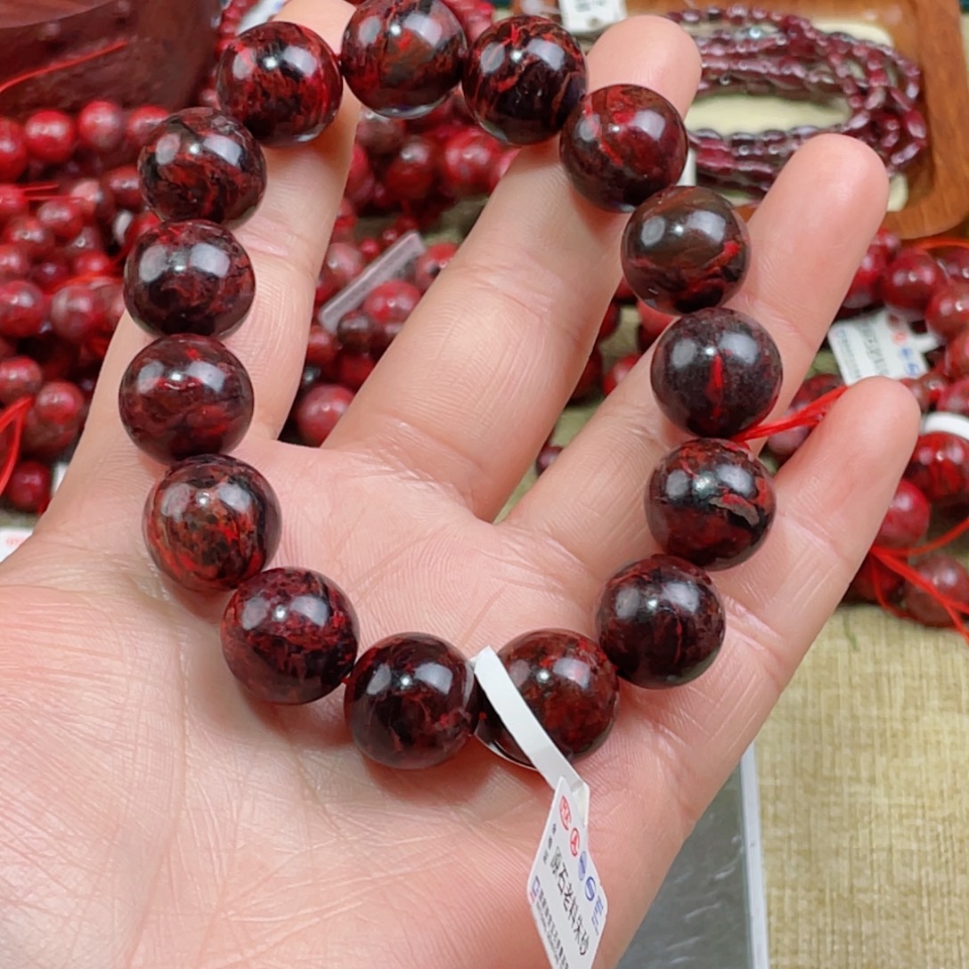 天然辰砂原石朱砂有沙眼