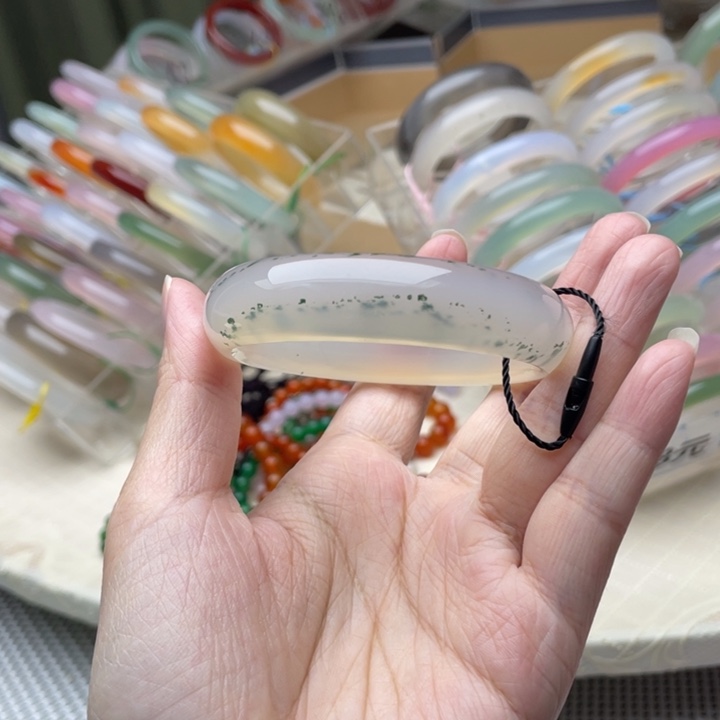 玛瑙/玉髓未镶嵌手镯56圈口