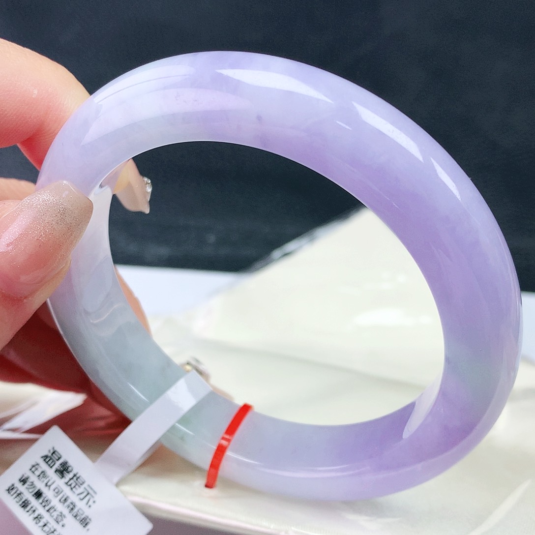 翡翠手镯未镶嵌60圈