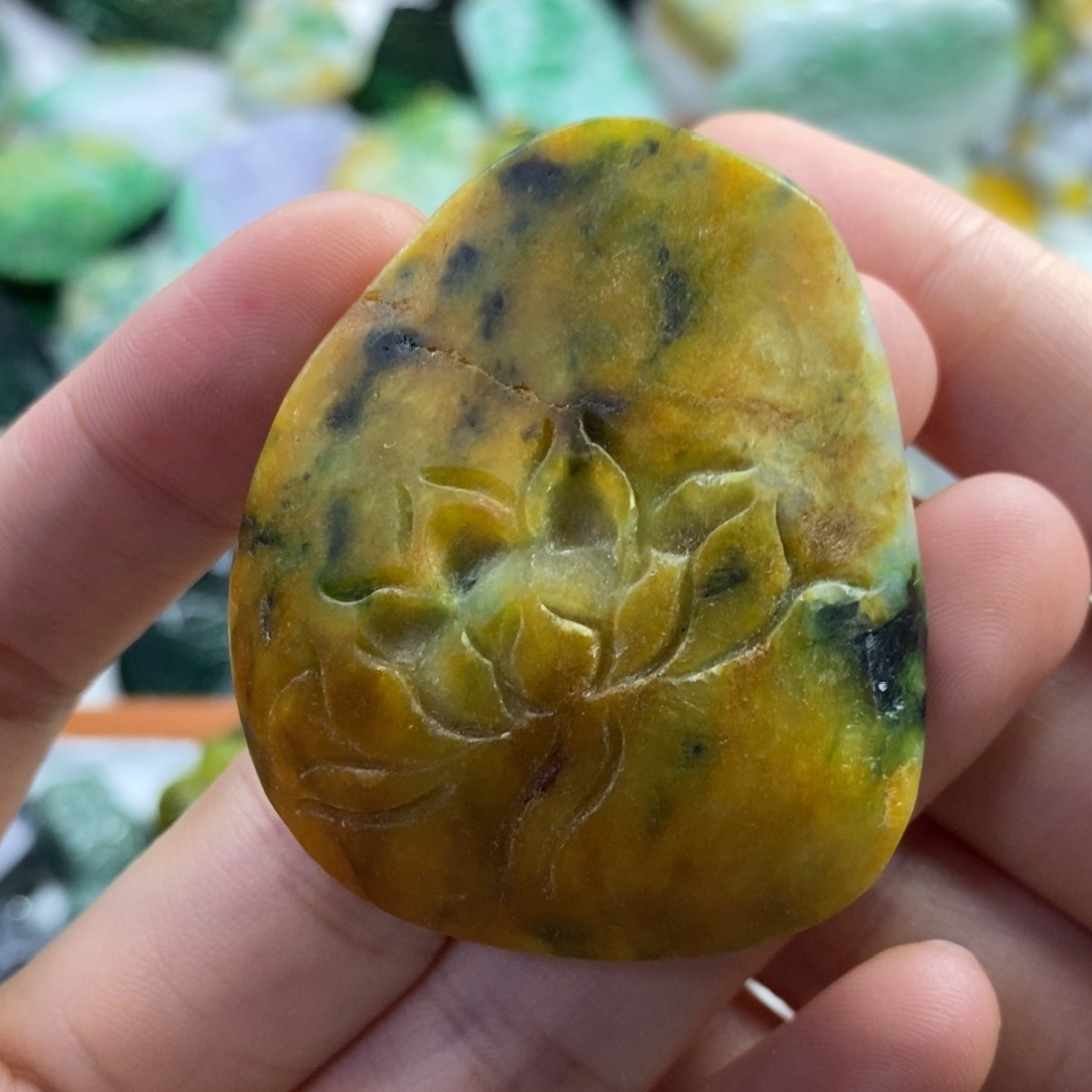 翡翠未镶嵌颈饰吊坠