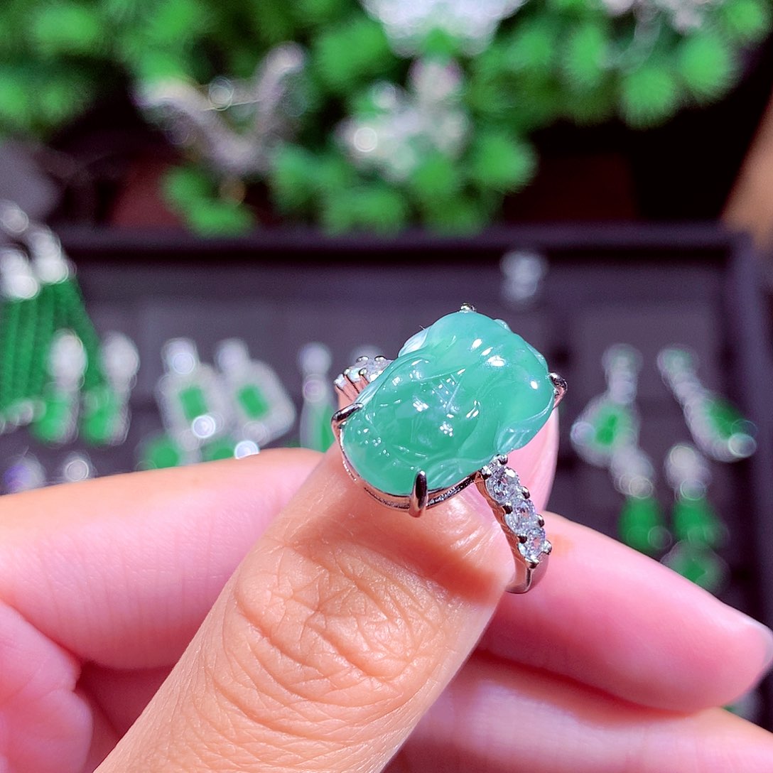 颈饰未镶嵌翡翠天然