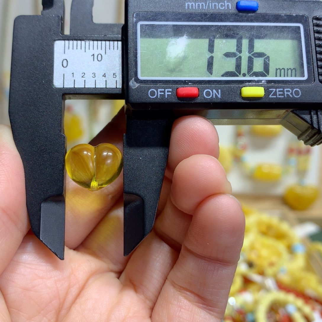 琥珀未镶嵌裸石配饰