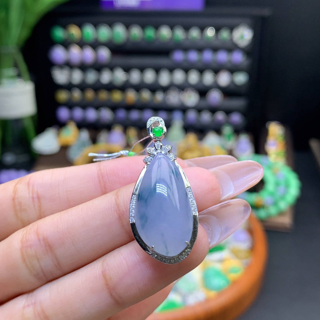 翡翠18K金镶嵌颈饰