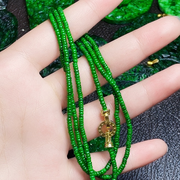 翡翠未镶嵌颈饰多样性