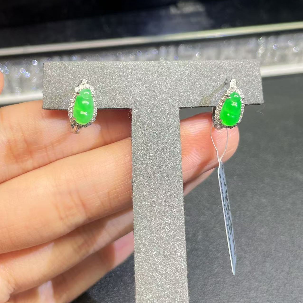 18k金镶嵌缅甸A货翡翠(不含链)