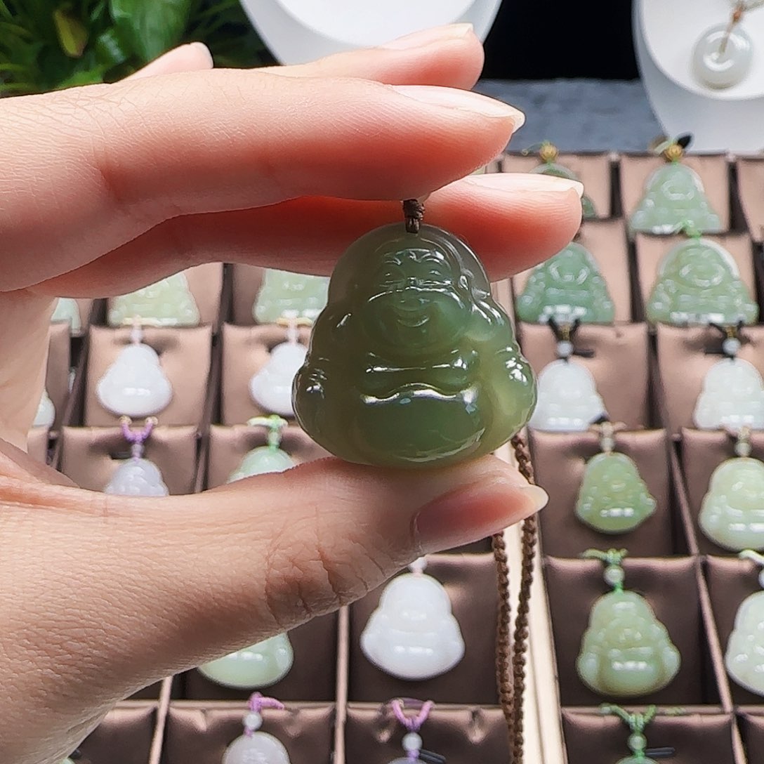 和田玉未镶嵌吊坠(赠链)