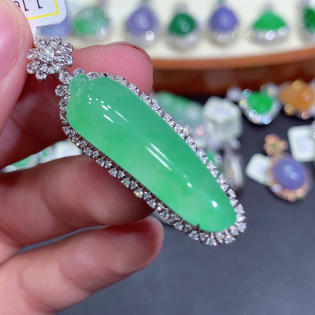 翡翠吊坠(不含链)18K金镶嵌